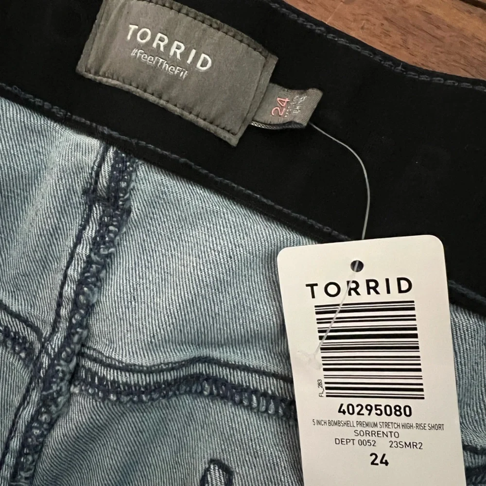 NWT Torrid 24 Denim Stretch Long Length Casual Shorts